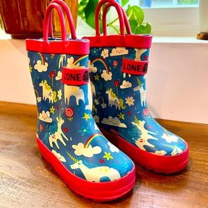 3 for $10 🦋  Rainbow & Unicorn Toddler Rain Boots size 5/6
